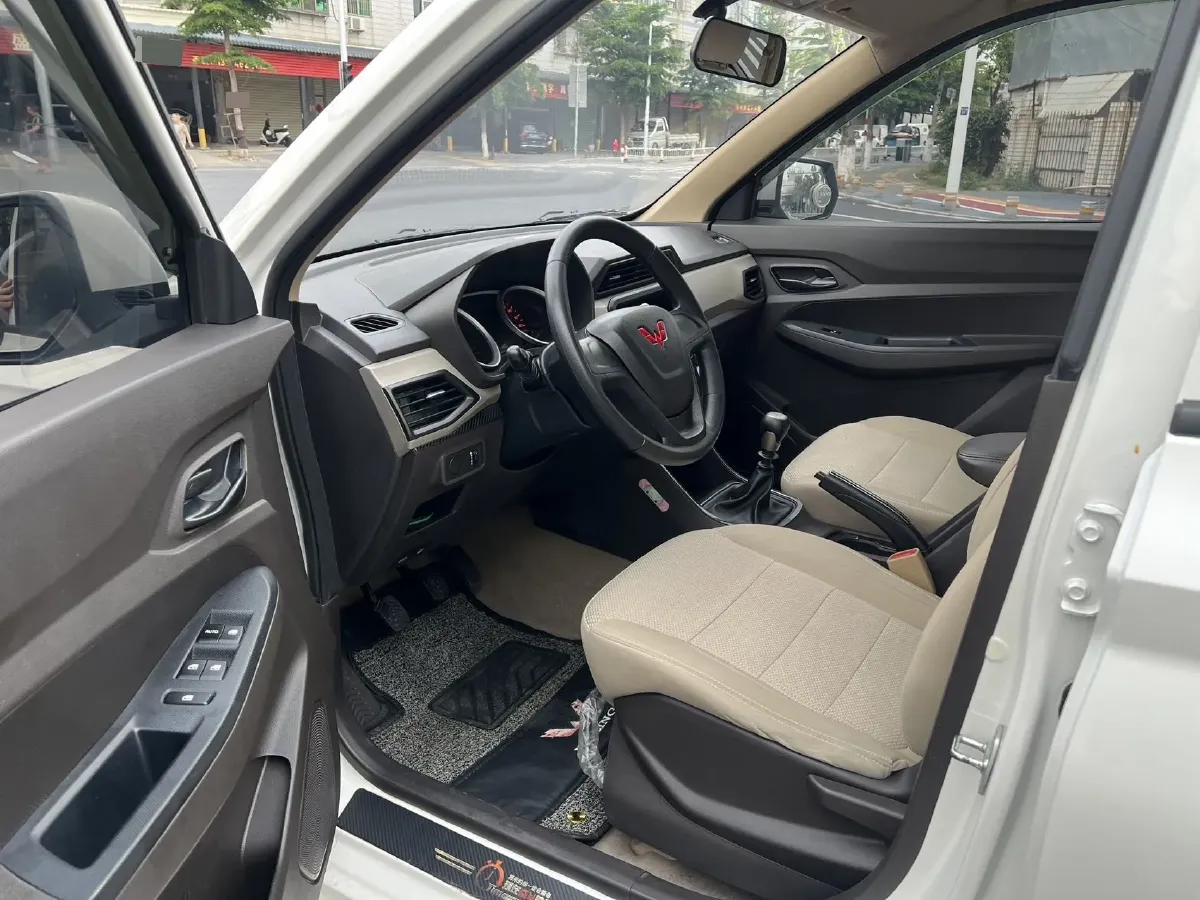 2019 WuLing HongGuang 1.5L 105HP L4 5MT,autocango,china used car exporter,china ev exporter,chinese used car exporter,chinese used ev exporter