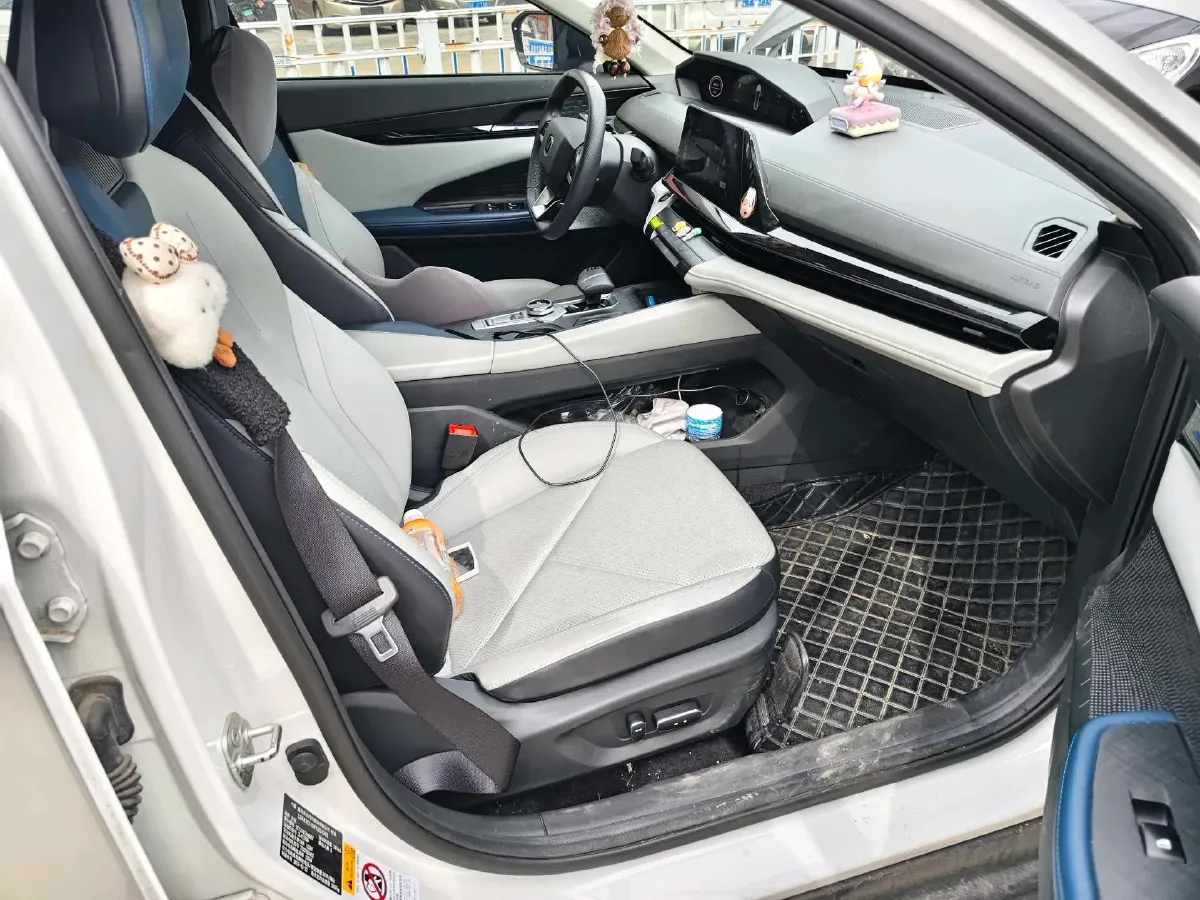 2023 ChangAn UNI-V iDD 1.5T 170HP L4 6TCT PHEV 18.4KWH,autocango,china used car exporter,china ev exporter,chinese used car exporter,chinese used ev exporter