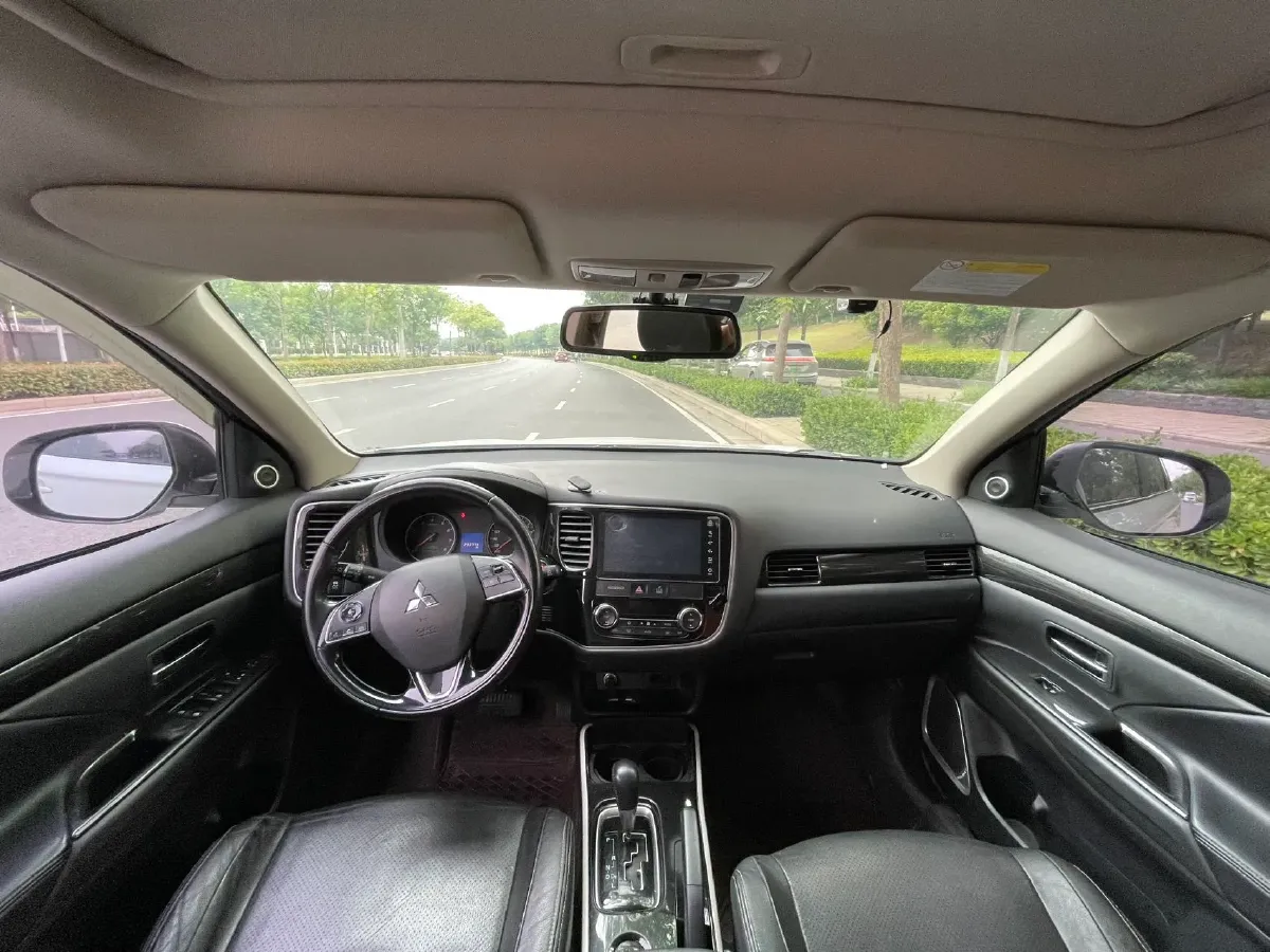 2018 Mitsubishi Outlander 2.0L 166HP L4 CVT,autocango,china used car exporter,china ev exporter,chinese used car exporter,chinese used ev exporter