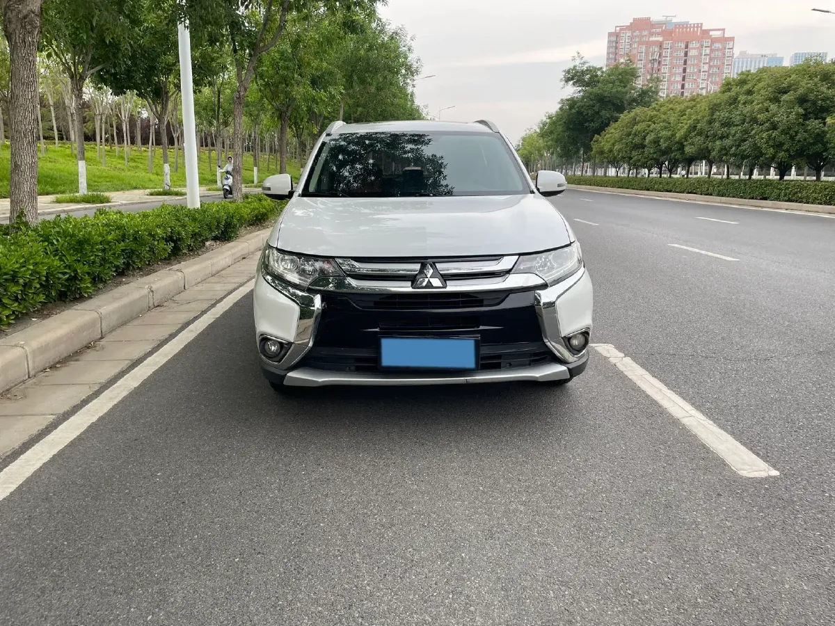 2018 Mitsubishi Outlander 2.0L 166HP L4 CVT,autocango,china used car exporter,china ev exporter,chinese used car exporter,chinese used ev exporter