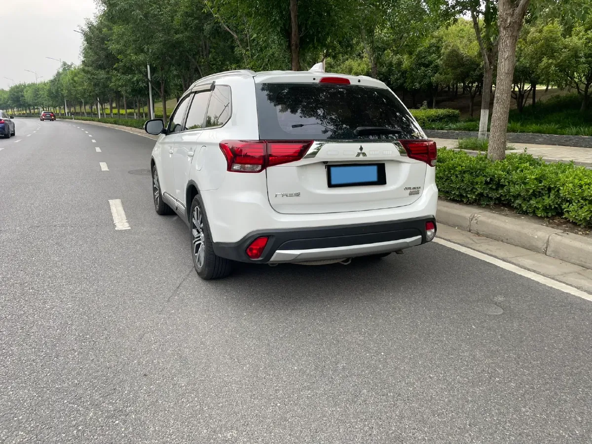 2018 Mitsubishi Outlander 2.0L 166HP L4 CVT,autocango,china used car exporter,china ev exporter,chinese used car exporter,chinese used ev exporter