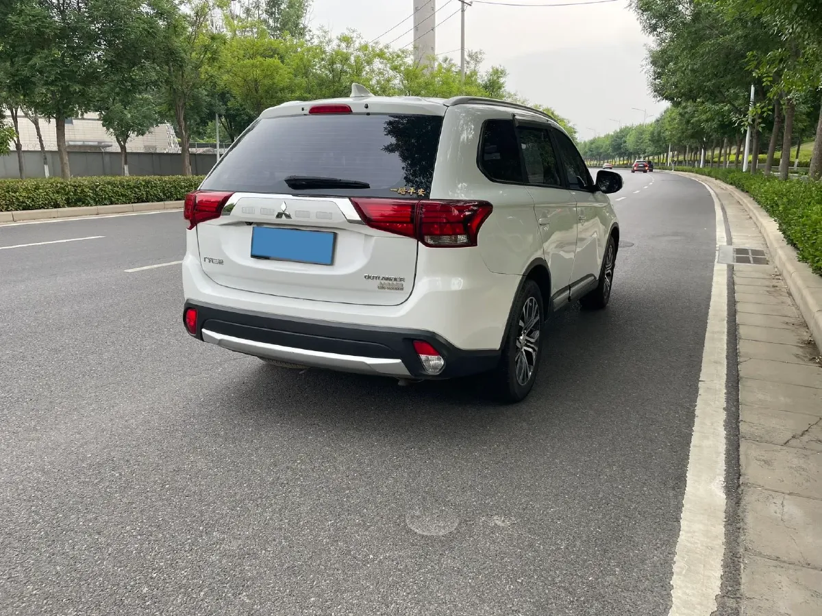 2018 Mitsubishi Outlander 2.0L 166HP L4 CVT,autocango,china used car exporter,china ev exporter,chinese used car exporter,chinese used ev exporter