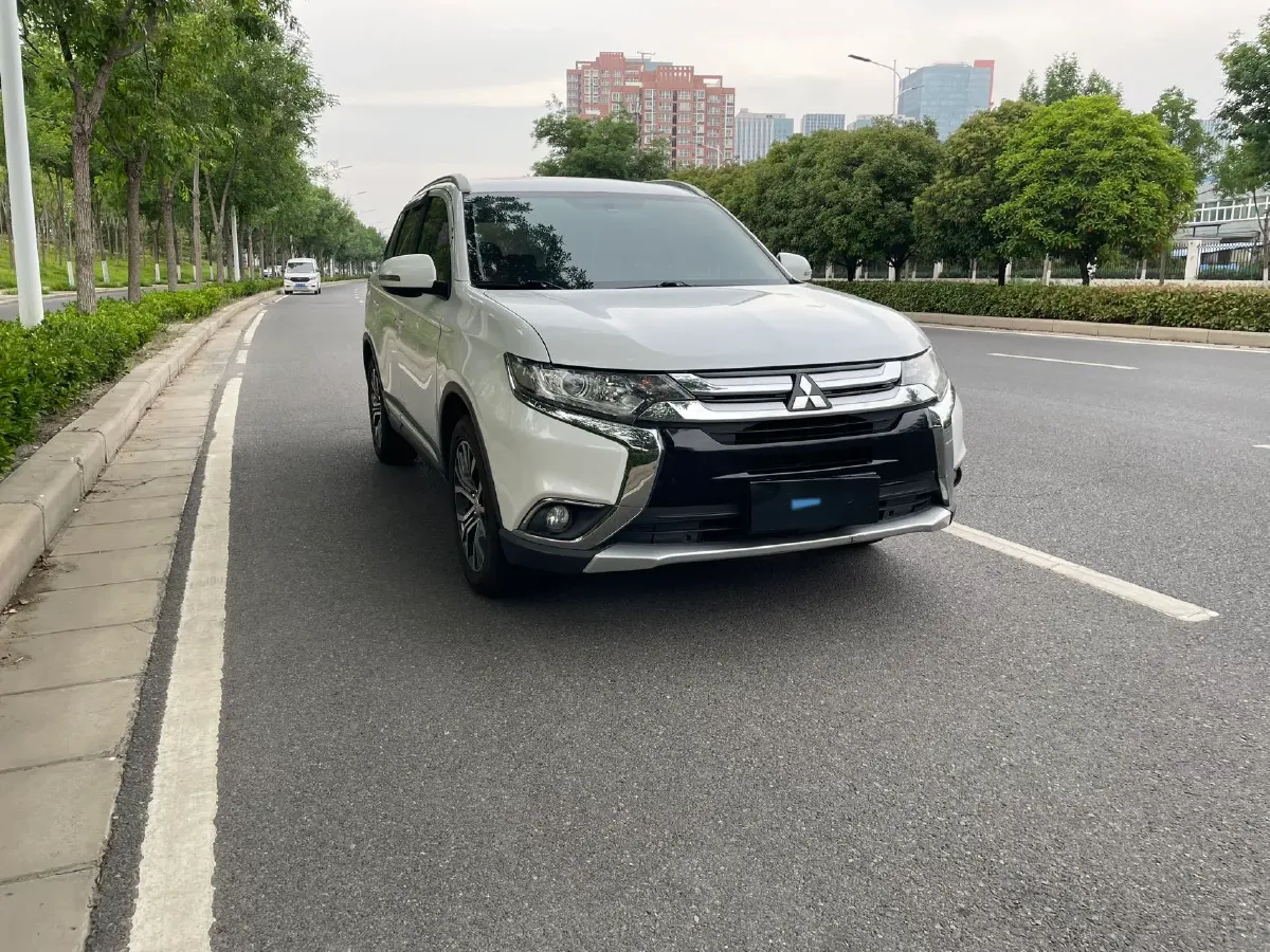 2018 Mitsubishi Outlander 2.0L 166HP L4 CVT,autocango,china used car exporter,china ev exporter,chinese used car exporter,chinese used ev exporter