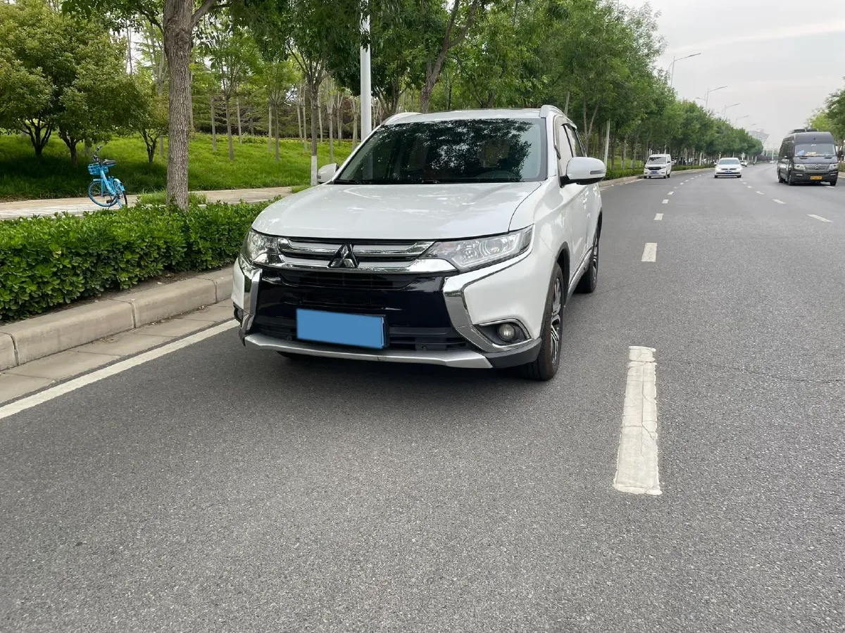 2018 Mitsubishi Outlander 2.0L 166HP L4 CVT,autocango,china used car exporter,china ev exporter,chinese used car exporter,chinese used ev exporter