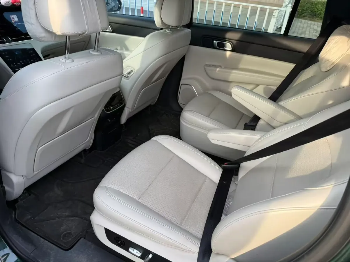 2021 Li ONE Range Extended 131HP REEV 40.5KWH,autocango,china used car exporter,china ev exporter,chinese used car exporter,chinese used ev exporter
