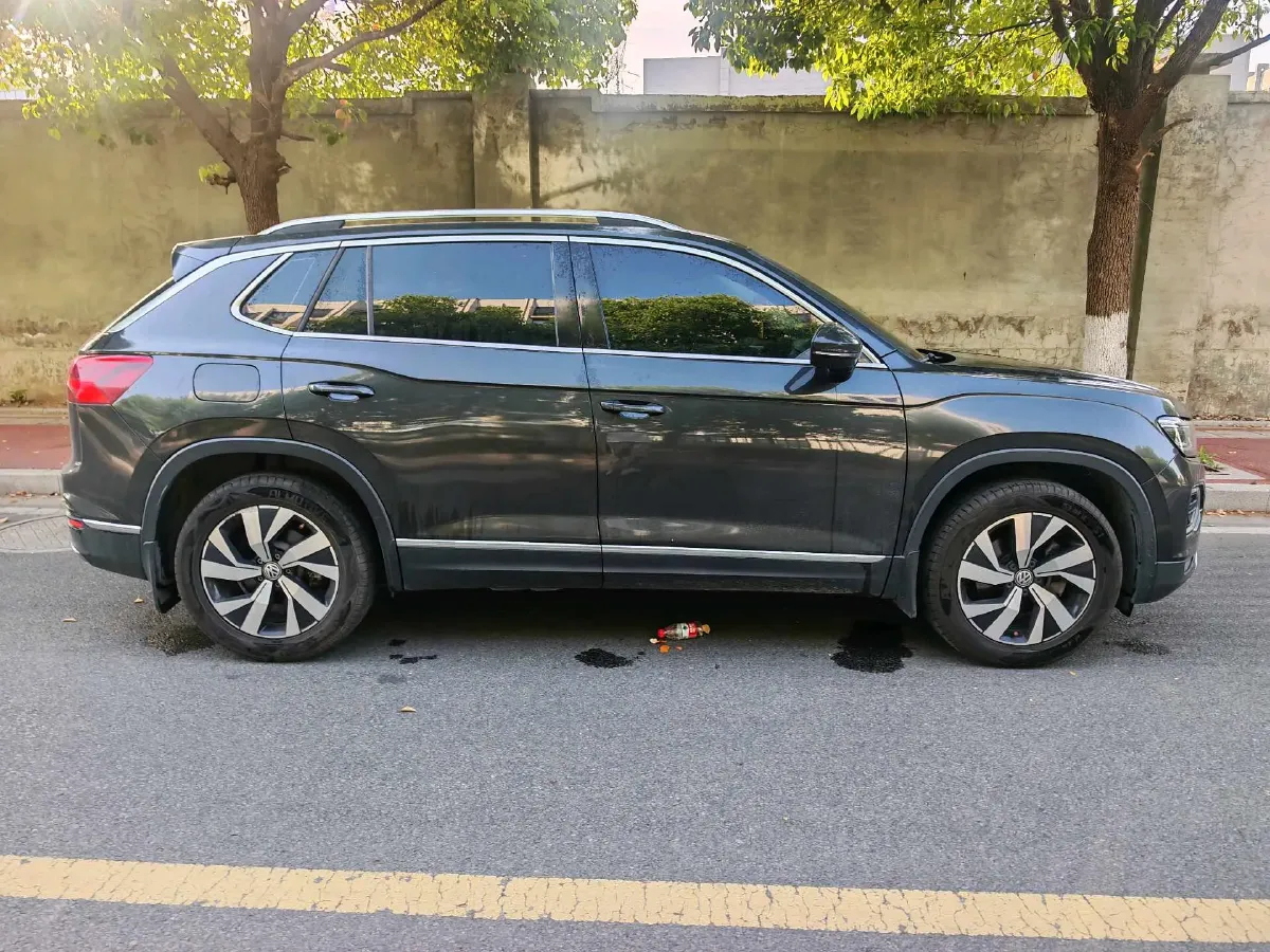 2019 Jeep Cherokee 2.0T 234HP L4 9AT,autocango,china used car exporter,china ev exporter,chinese used car exporter,chinese used ev exporter
