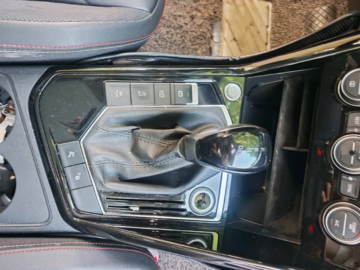 2019 Jeep Cherokee 2.0T 234HP L4 9AT,autocango,china used car exporter,china ev exporter,chinese used car exporter,chinese used ev exporter