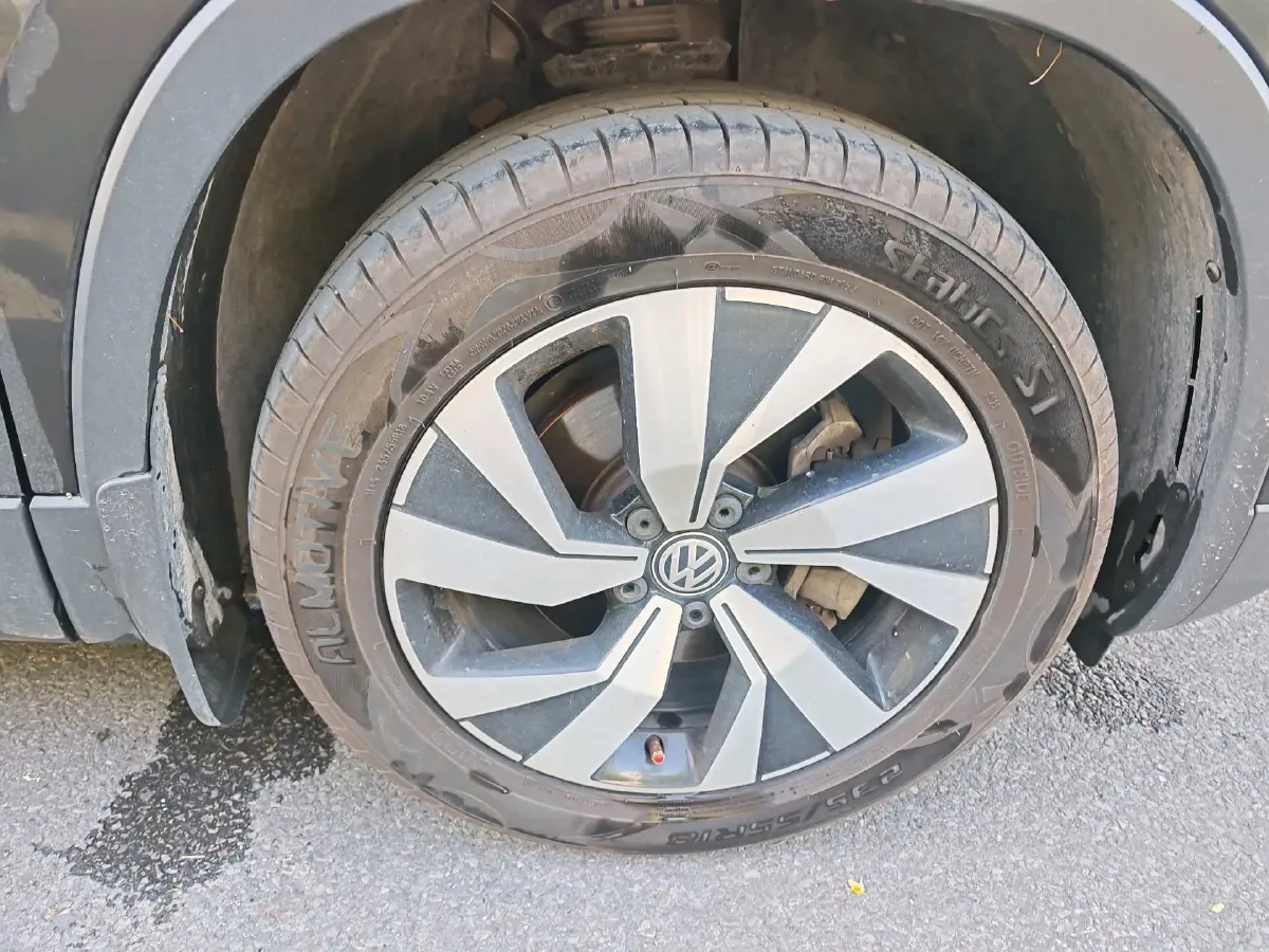2019 Jeep Cherokee 2.0T 234HP L4 9AT,autocango,china used car exporter,china ev exporter,chinese used car exporter,chinese used ev exporter