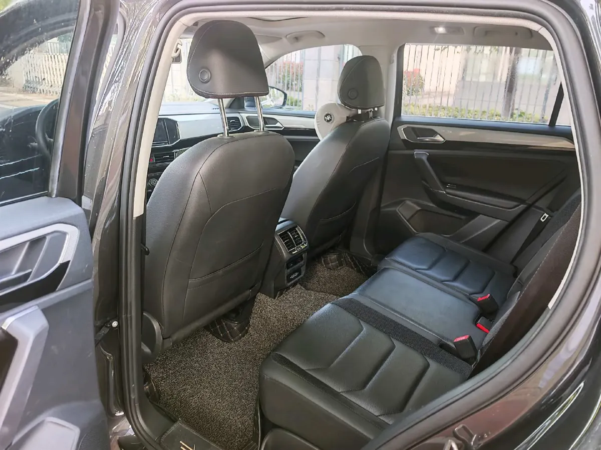 2019 Jeep Cherokee 2.0T 234HP L4 9AT,autocango,china used car exporter,china ev exporter,chinese used car exporter,chinese used ev exporter