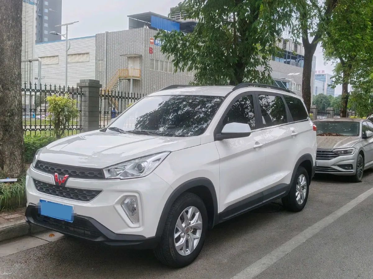 2019 WuLing HongGuang S3 1.5L 99HP L4 6MT,autocango,china used car exporter,china ev exporter,chinese used car exporter,chinese used ev exporter