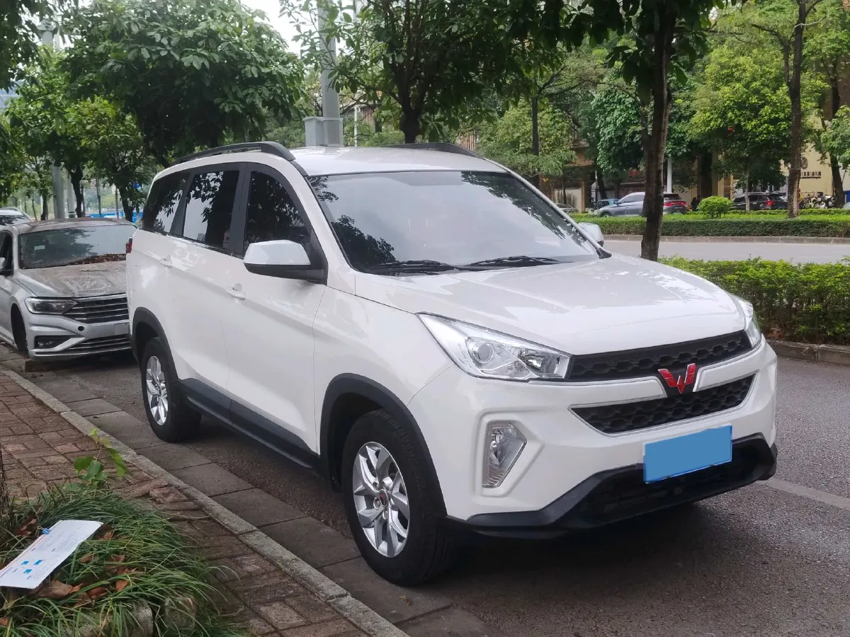 2019 WuLing HongGuang S3 1.5L 99HP L4 6MT,autocango,china used car exporter,china ev exporter,chinese used car exporter,chinese used ev exporter
