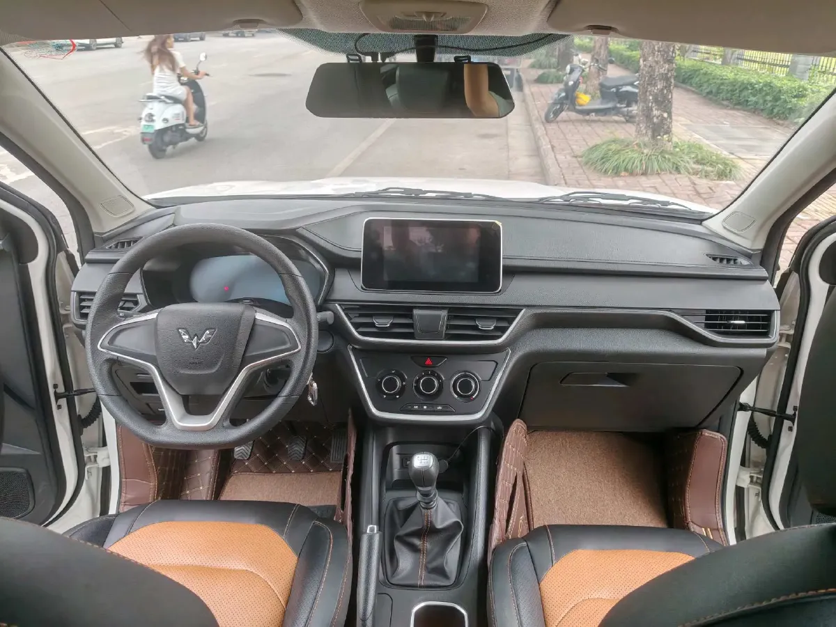 2019 WuLing HongGuang S3 1.5L 99HP L4 6MT,autocango,china used car exporter,china ev exporter,chinese used car exporter,chinese used ev exporter