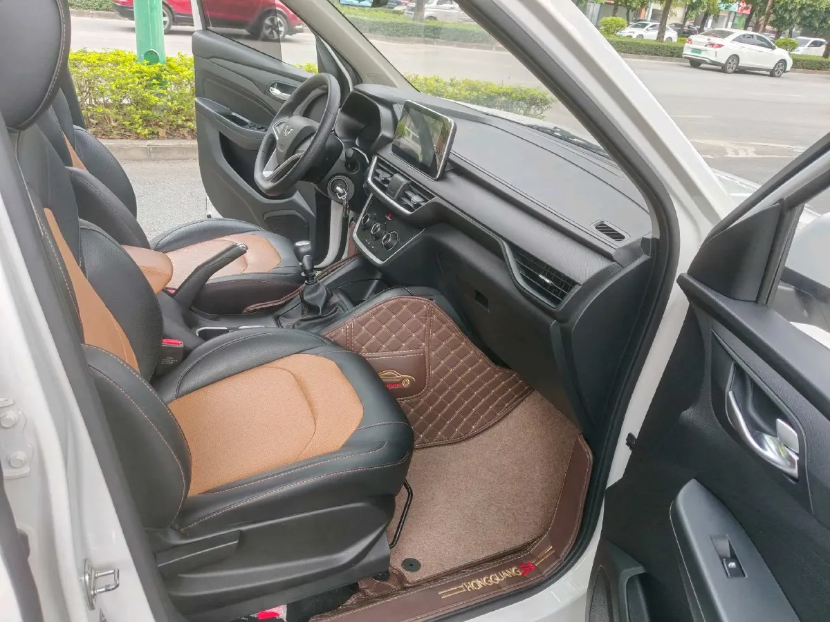 2019 WuLing HongGuang S3 1.5L 99HP L4 6MT,autocango,china used car exporter,china ev exporter,chinese used car exporter,chinese used ev exporter