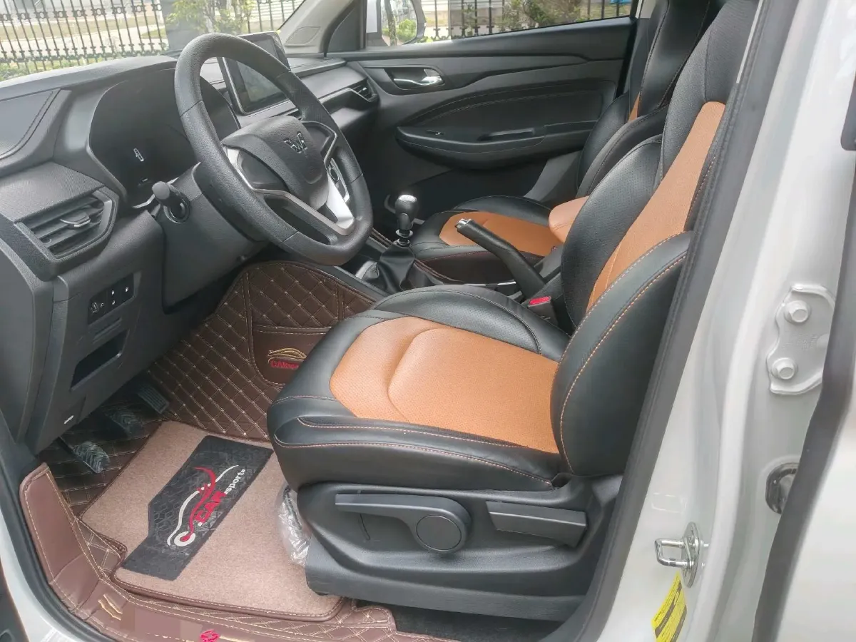 2019 WuLing HongGuang S3 1.5L 99HP L4 6MT,autocango,china used car exporter,china ev exporter,chinese used car exporter,chinese used ev exporter