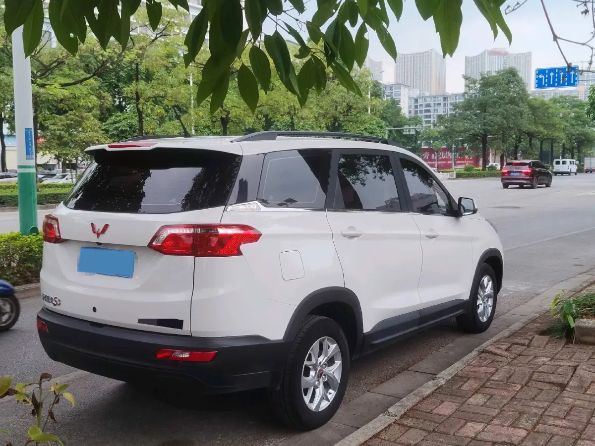 2019 WuLing HongGuang S3 1.5L 99HP L4 6MT,autocango,china used car exporter,china ev exporter,chinese used car exporter,chinese used ev exporter