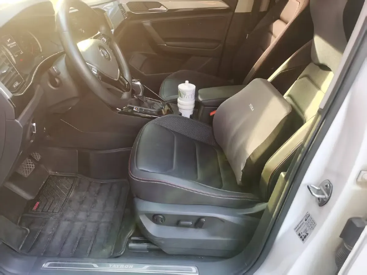 2019 Jeep Cherokee 2.0T 234HP L4 9AT,autocango,china used car exporter,china ev exporter,chinese used car exporter,chinese used ev exporter