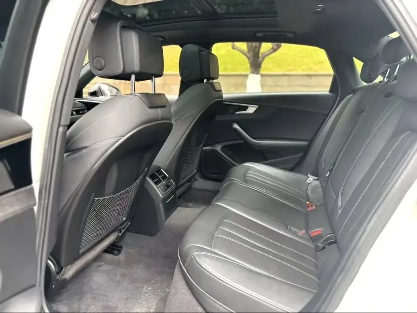 2023 Audi A4L 2.0T 190HP L4 7DCT,autocango,china used car exporter,china ev exporter,chinese used car exporter,chinese used ev exporter