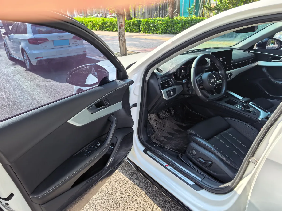 2023 Audi A4L 2.0T 190HP L4 7DCT,autocango,china used car exporter,china ev exporter,chinese used car exporter,chinese used ev exporter