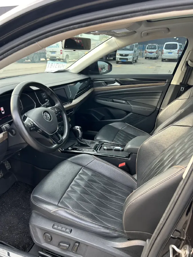 2019 Volkswagen Passat 2.0T 186HP L4 7DCT,autocango,china used car exporter,china ev exporter,chinese used car exporter,chinese used ev exporter