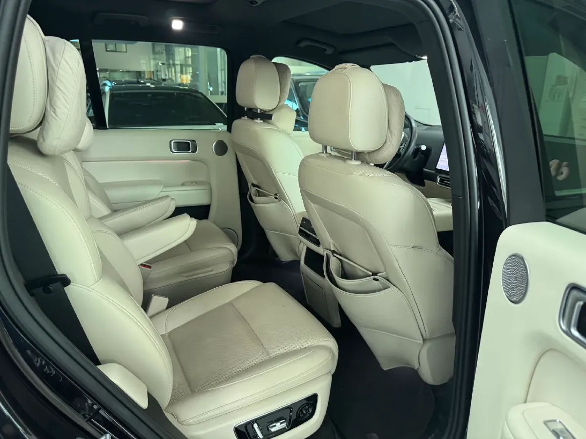 2023 Li L8 Range Extended 154HP REEV 40.9KWH,autocango,china used car exporter,china ev exporter,chinese used car exporter,chinese used ev exporter