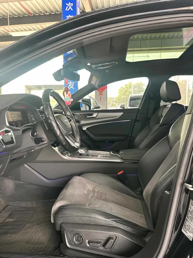 2022 Audi A6L 2.0T 224HP L4 7DCT,autocango,china used car exporter,china ev exporter,chinese used car exporter,chinese used ev exporter