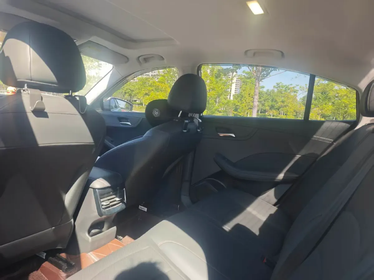 2024 Roewe i5 1.5L 129HP L4 CVT,autocango,china used car exporter,china ev exporter,chinese used car exporter,chinese used ev exporter