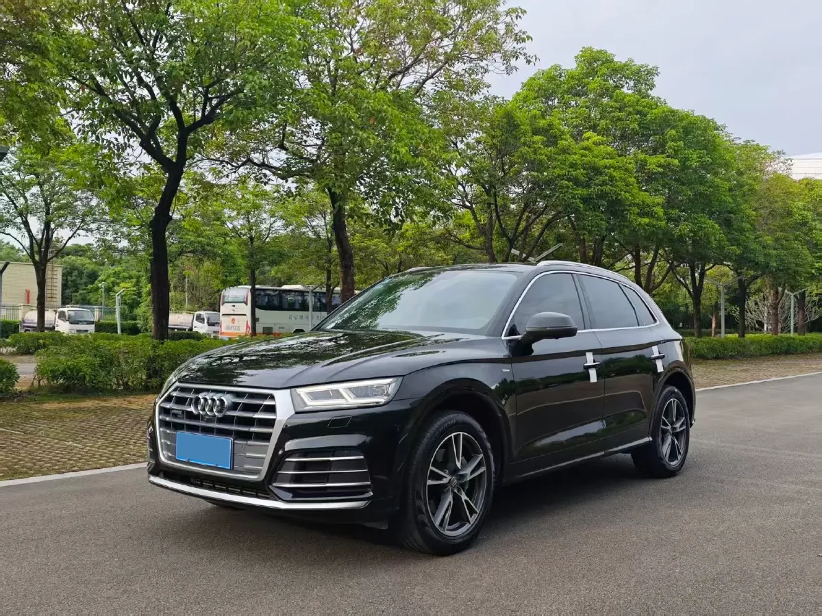 2020 Audi Q5L 2.0T 190HP L4 7DCT,autocango,china used car exporter,china ev exporter,chinese used car exporter,chinese used ev exporter