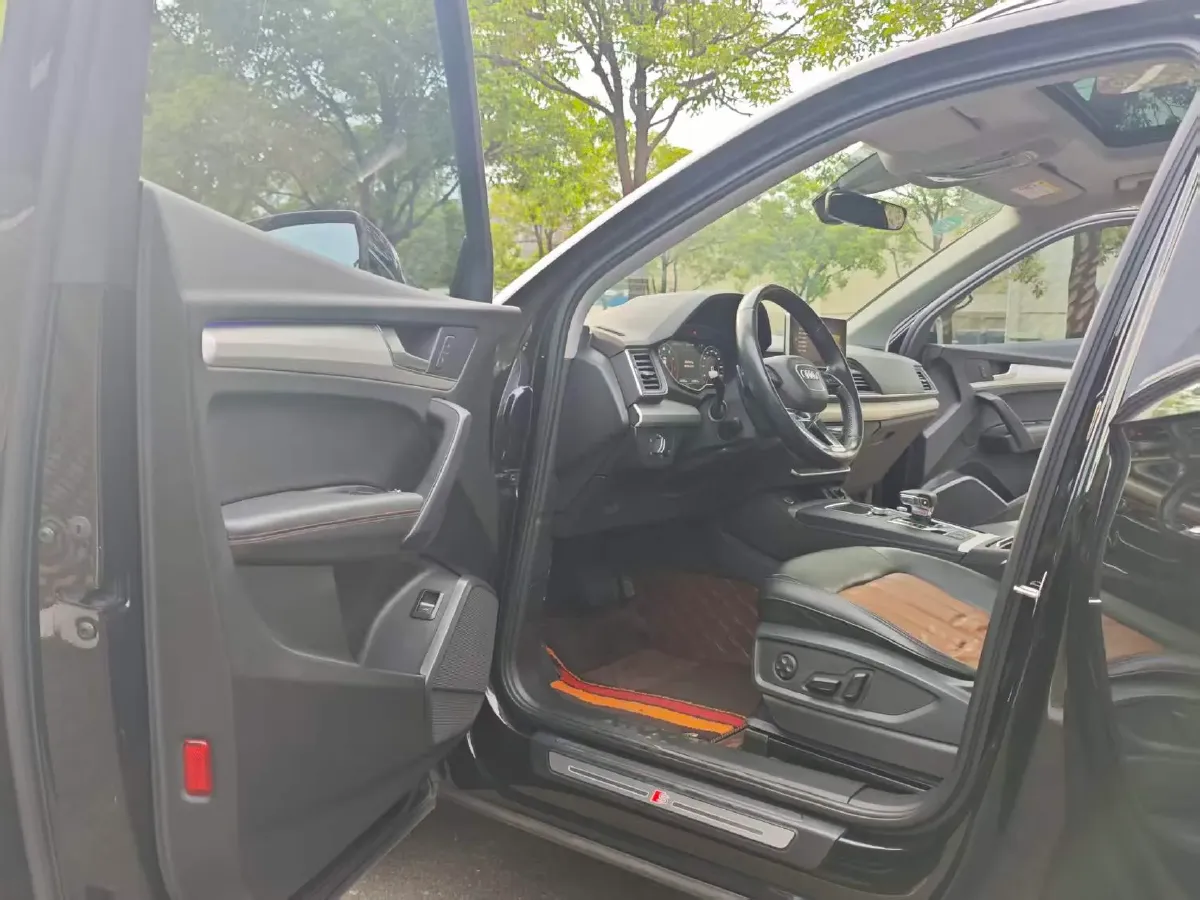 2020 Audi Q5L 2.0T 190HP L4 7DCT,autocango,china used car exporter,china ev exporter,chinese used car exporter,chinese used ev exporter