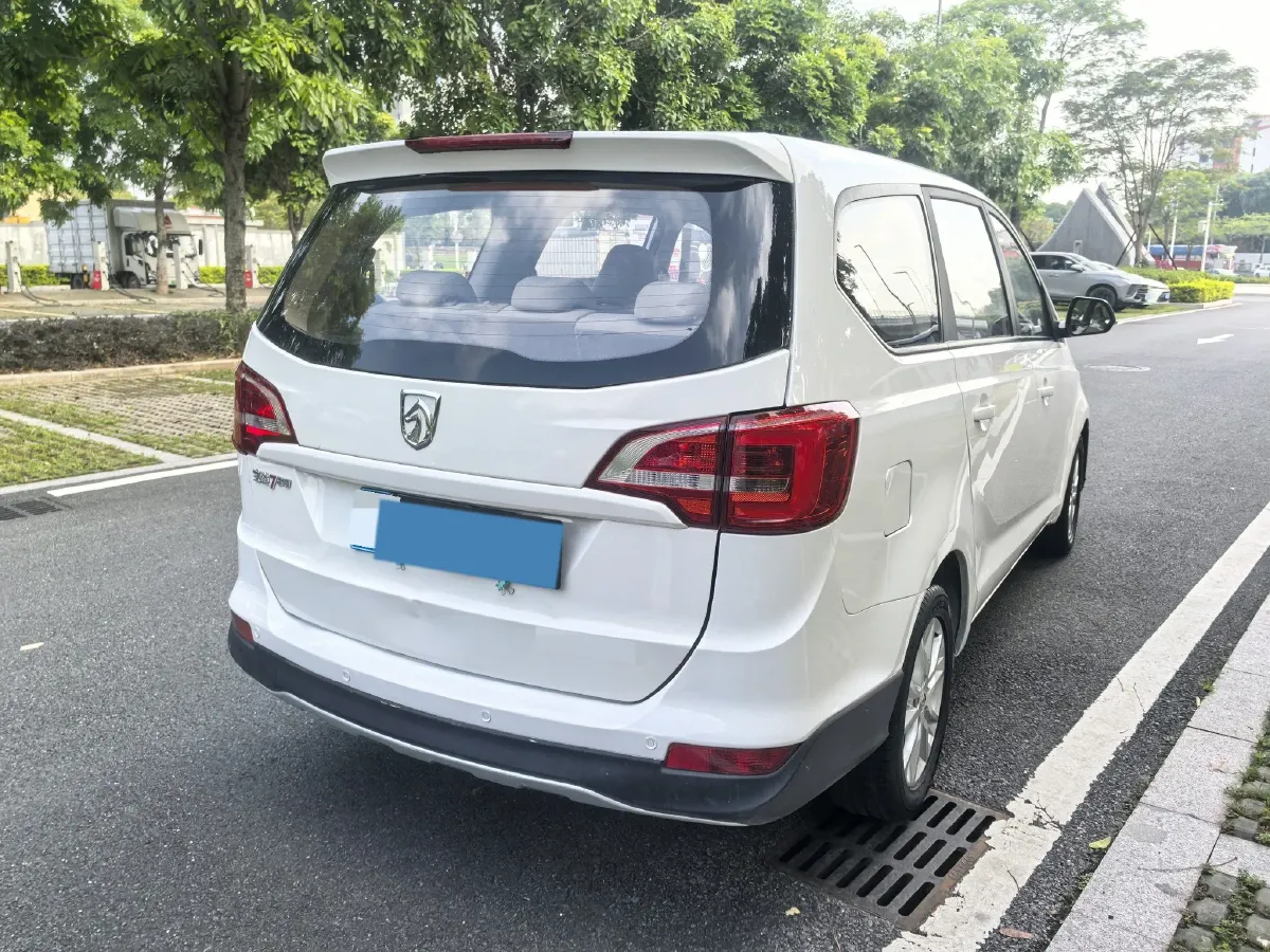2019 BaoJun 730 1.5L 105HP L4 6MT,autocango,china used car exporter,china ev exporter,chinese used car exporter,chinese used ev exporter