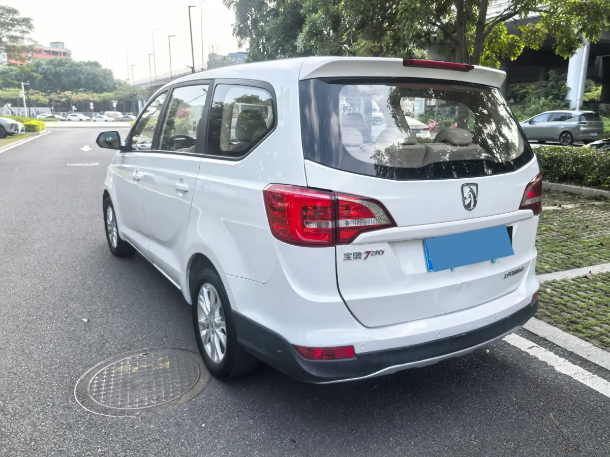 2019 BaoJun 730 1.5L 105HP L4 6MT,autocango,china used car exporter,china ev exporter,chinese used car exporter,chinese used ev exporter