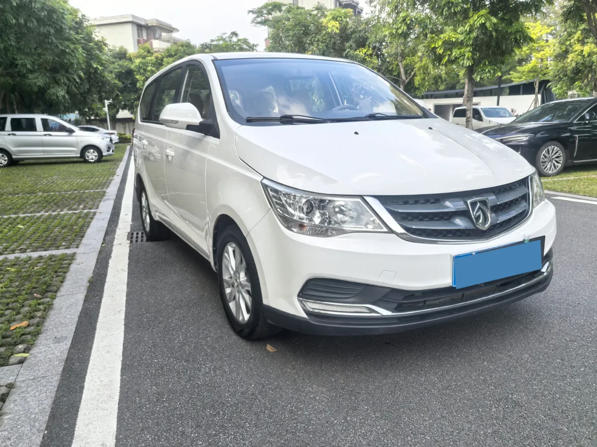 2019 BaoJun 730 1.5L 105HP L4 6MT,autocango,china used car exporter,china ev exporter,chinese used car exporter,chinese used ev exporter