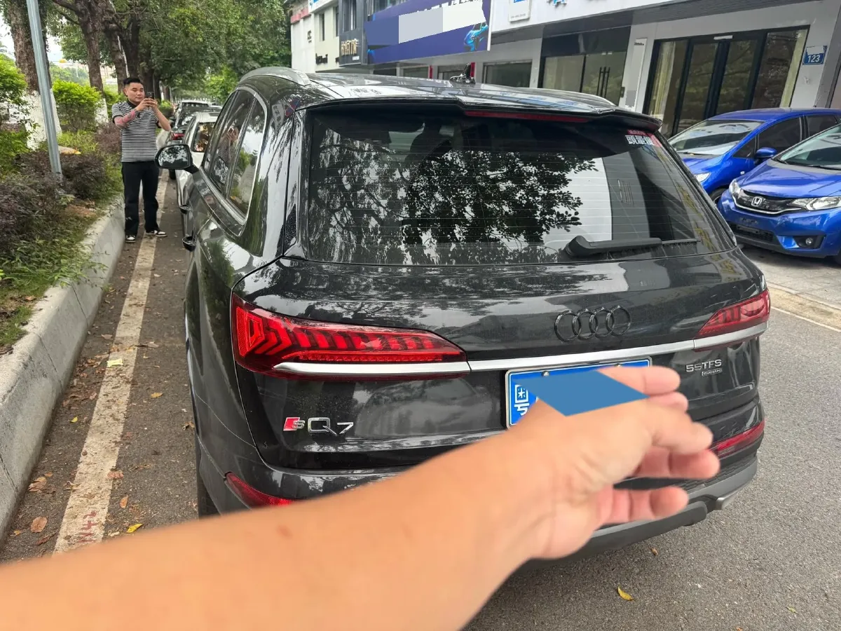 2021 Audi Q7 2.0T 245HP L4 8AT,autocango,china used car exporter,china ev exporter,chinese used car exporter,chinese used ev exporter