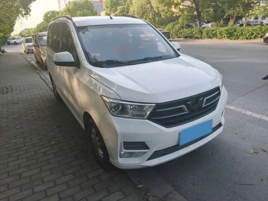 2021 WuLing HongGuang 1.5L 99HP L4 6MT,autocango,china used car exporter,china ev exporter,chinese used car exporter,chinese used ev exporter