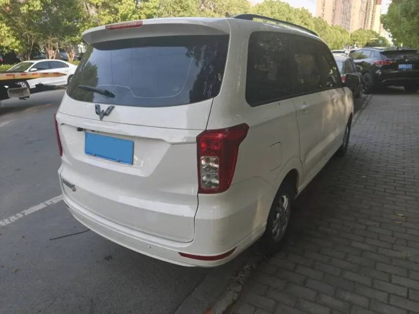 2021 WuLing HongGuang 1.5L 99HP L4 6MT,autocango,china used car exporter,china ev exporter,chinese used car exporter,chinese used ev exporter