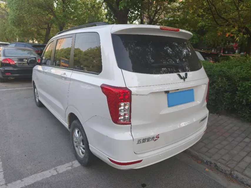 2021 WuLing HongGuang 1.5L 99HP L4 6MT,autocango,china used car exporter,china ev exporter,chinese used car exporter,chinese used ev exporter
