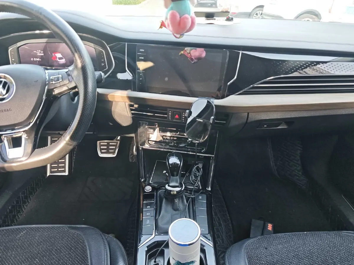 2021 Volkswagen Passat 2.0T 186HP L4 7DCT,autocango,china used car exporter,china ev exporter,chinese used car exporter,chinese used ev exporter