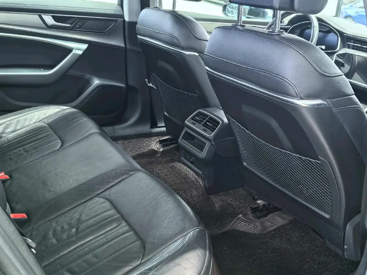 2020 Audi A6L 2.0T 190HP L4 7DCT,autocango,china used car exporter,china ev exporter,chinese used car exporter,chinese used ev exporter