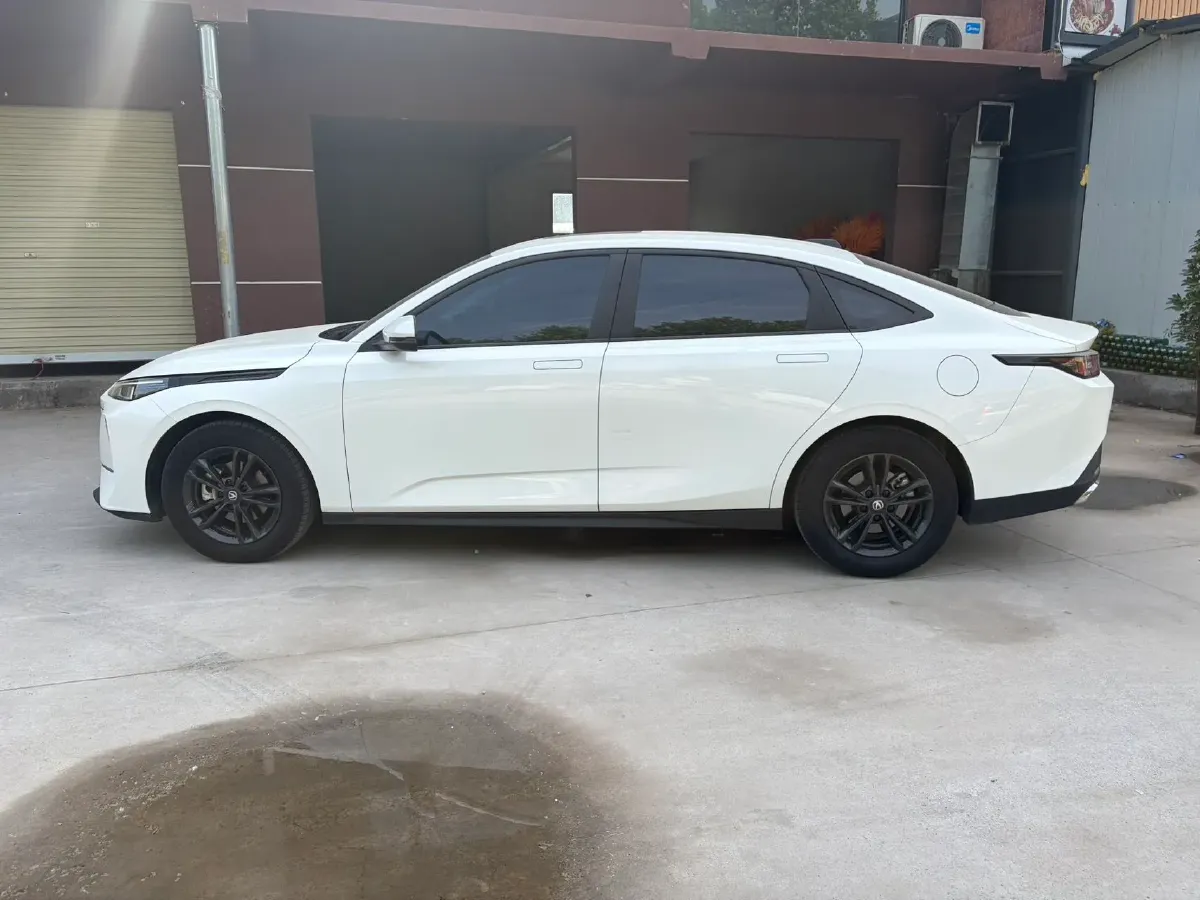 2023 ChangAn Lamore 1.5T 170HP L4 7DCT,autocango,china used car exporter,china ev exporter,chinese used car exporter,chinese used ev exporter
