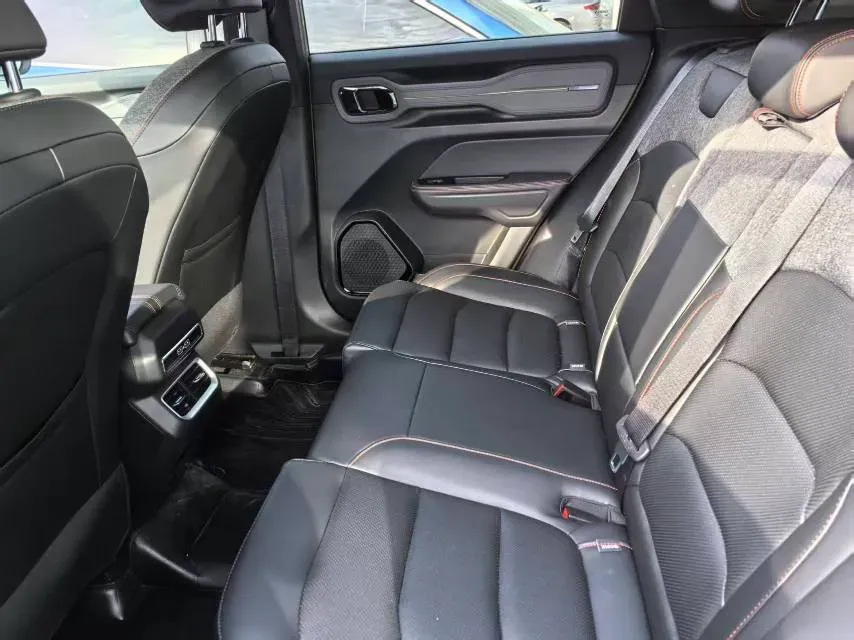 2025 Geely Cowboy 1.5T 181HP L4 7DCT,autocango,china used car exporter,china ev exporter,chinese used car exporter,chinese used ev exporter