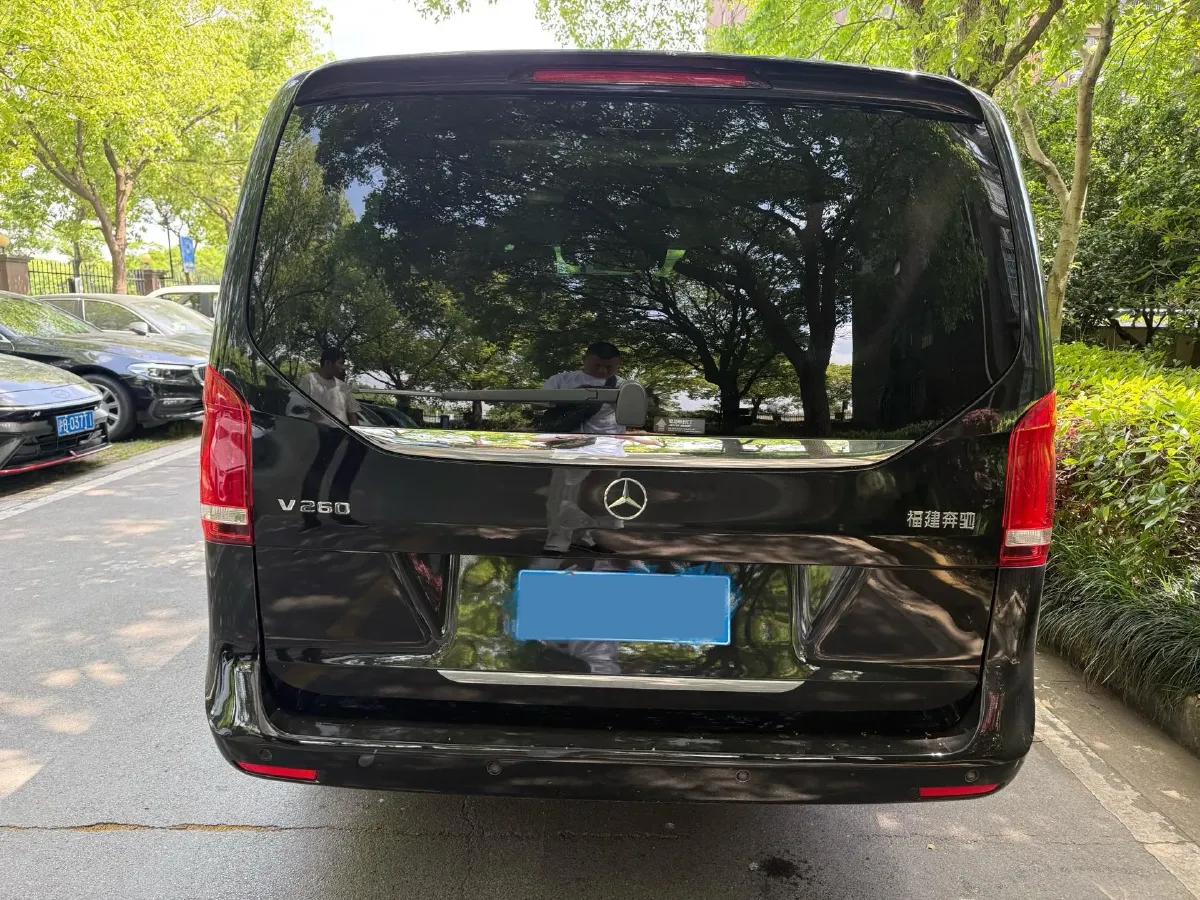 2022 Mercedes-Benz V Class 2.0T 211HP L4 9AT,autocango,china used car exporter,china ev exporter,chinese used car exporter,chinese used ev exporter
