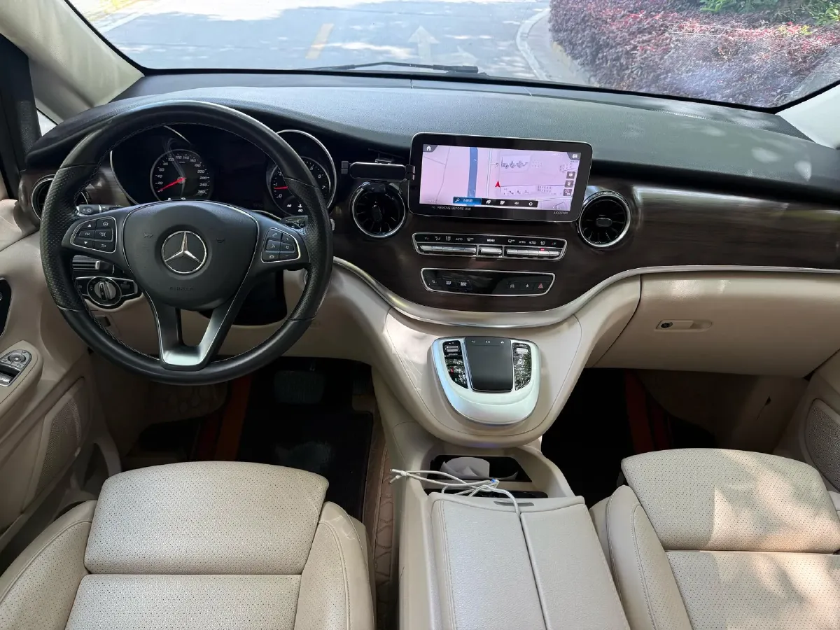 2022 Mercedes-Benz V Class 2.0T 211HP L4 9AT,autocango,china used car exporter,china ev exporter,chinese used car exporter,chinese used ev exporter