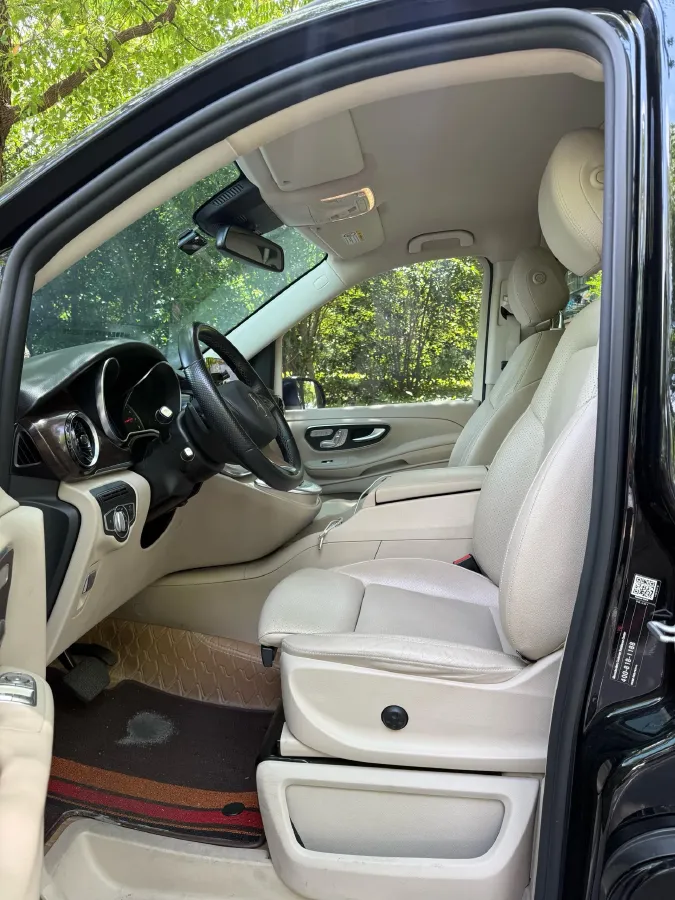 2022 Mercedes-Benz V Class 2.0T 211HP L4 9AT,autocango,china used car exporter,china ev exporter,chinese used car exporter,chinese used ev exporter