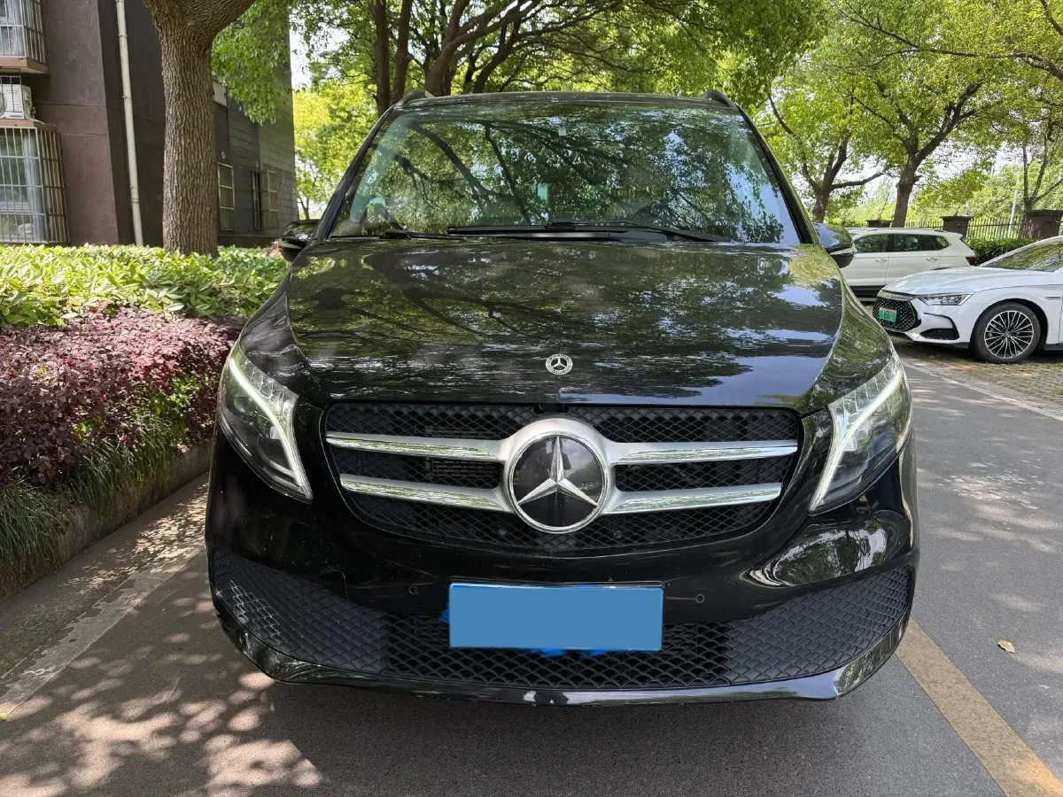 2022 Mercedes-Benz V Class 2.0T 211HP L4 9AT,autocango,china used car exporter,china ev exporter,chinese used car exporter,chinese used ev exporter