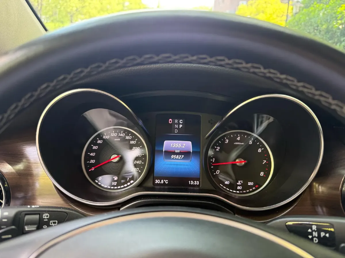 2022 Mercedes-Benz V Class 2.0T 211HP L4 9AT,autocango,china used car exporter,china ev exporter,chinese used car exporter,chinese used ev exporter