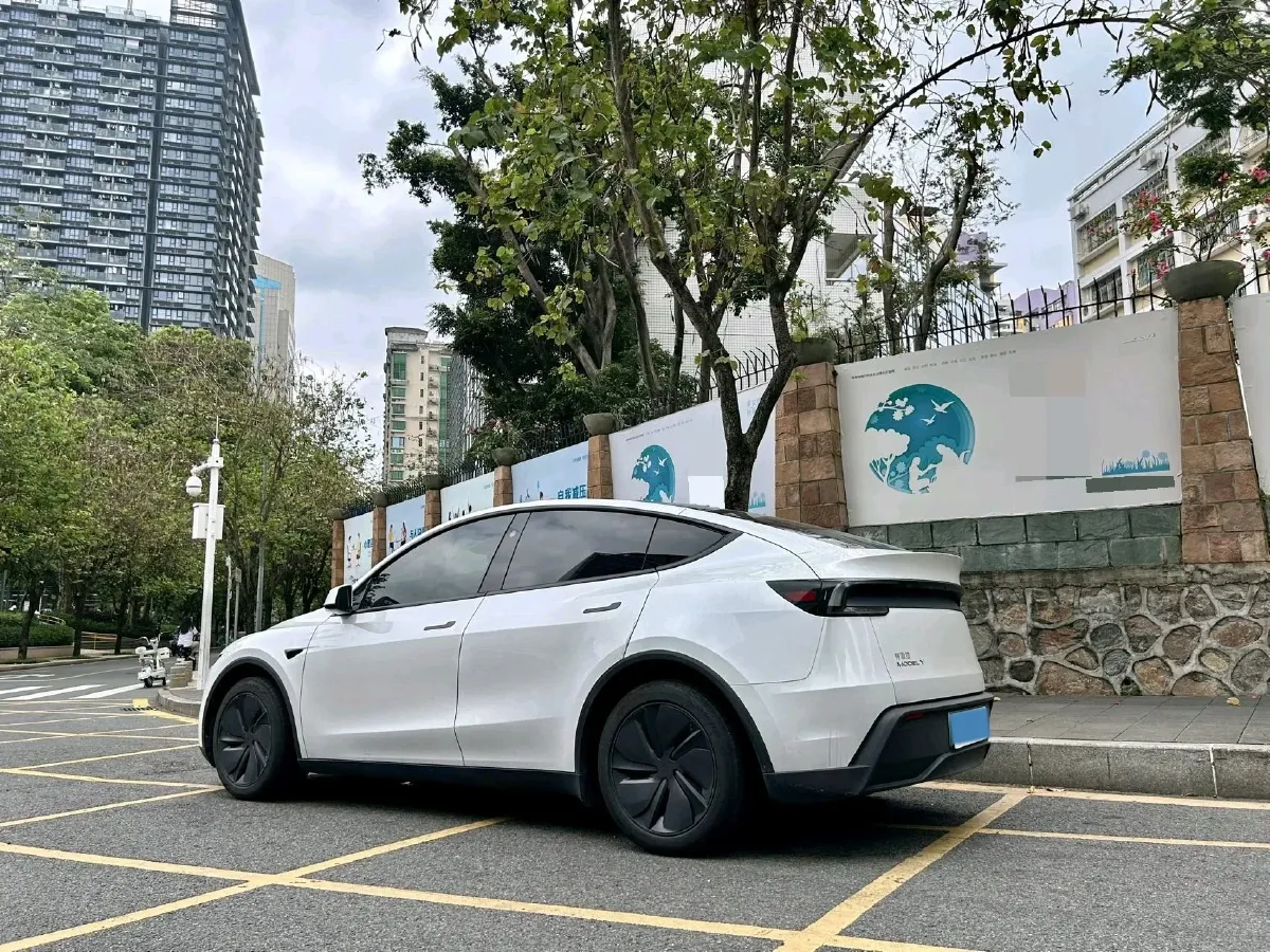 2025 Tesla Model Y BEV 62.5KWH,autocango,china used car exporter,china ev exporter,chinese used car exporter,chinese used ev exporter