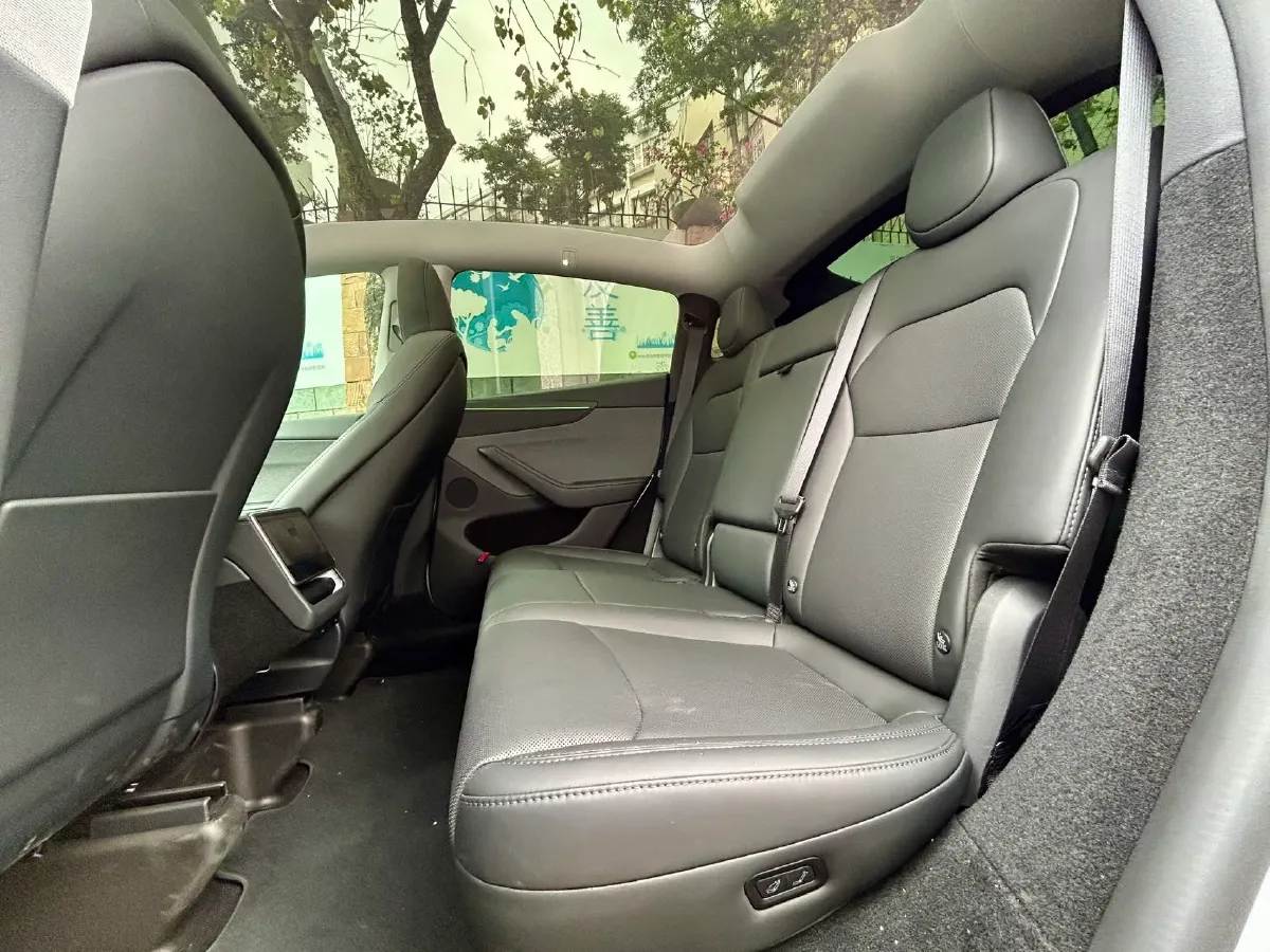 2025 Tesla Model Y BEV 62.5KWH,autocango,china used car exporter,china ev exporter,chinese used car exporter,chinese used ev exporter