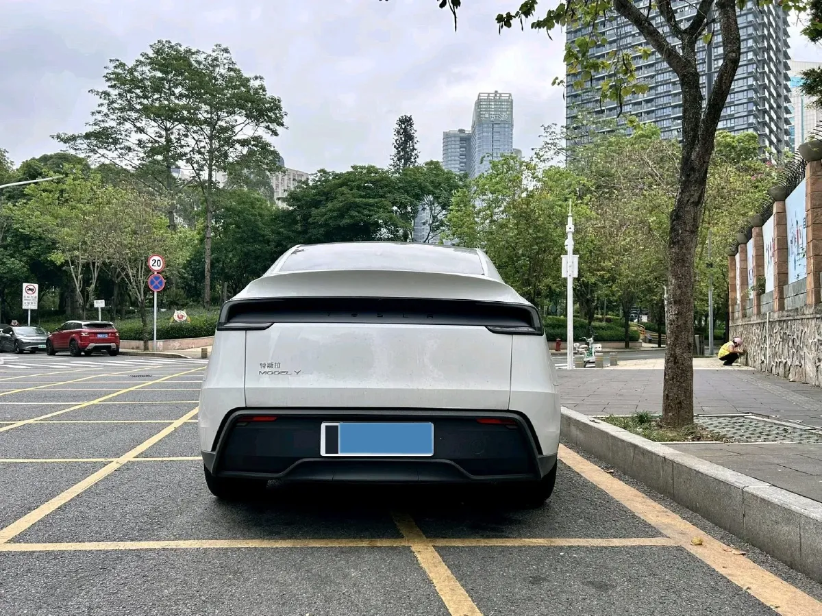 2025 Tesla Model Y BEV 62.5KWH,autocango,china used car exporter,china ev exporter,chinese used car exporter,chinese used ev exporter