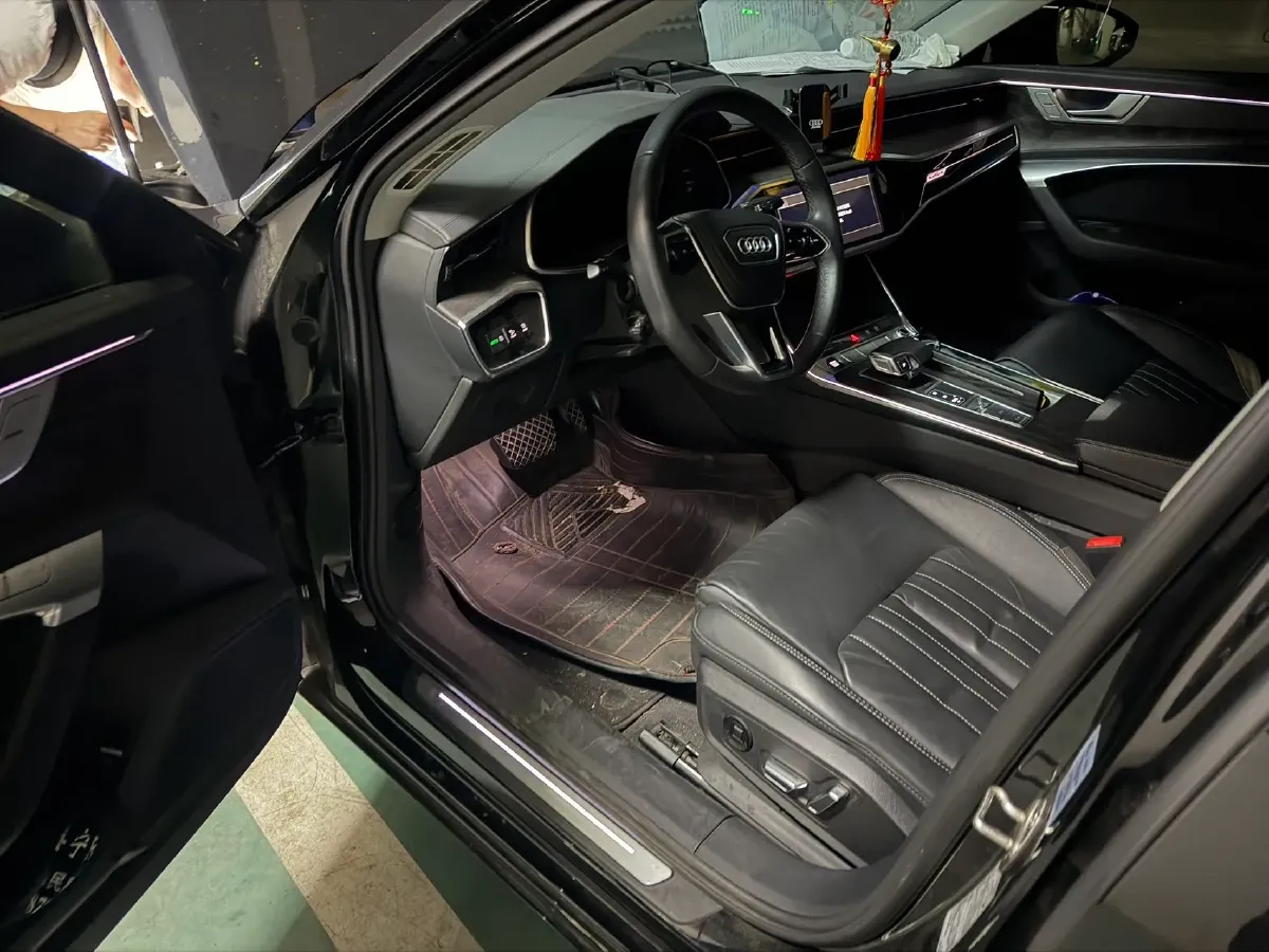 2023 Audi A6L 2.0T 245HP L4 7DCT,autocango,china used car exporter,china ev exporter,chinese used car exporter,chinese used ev exporter