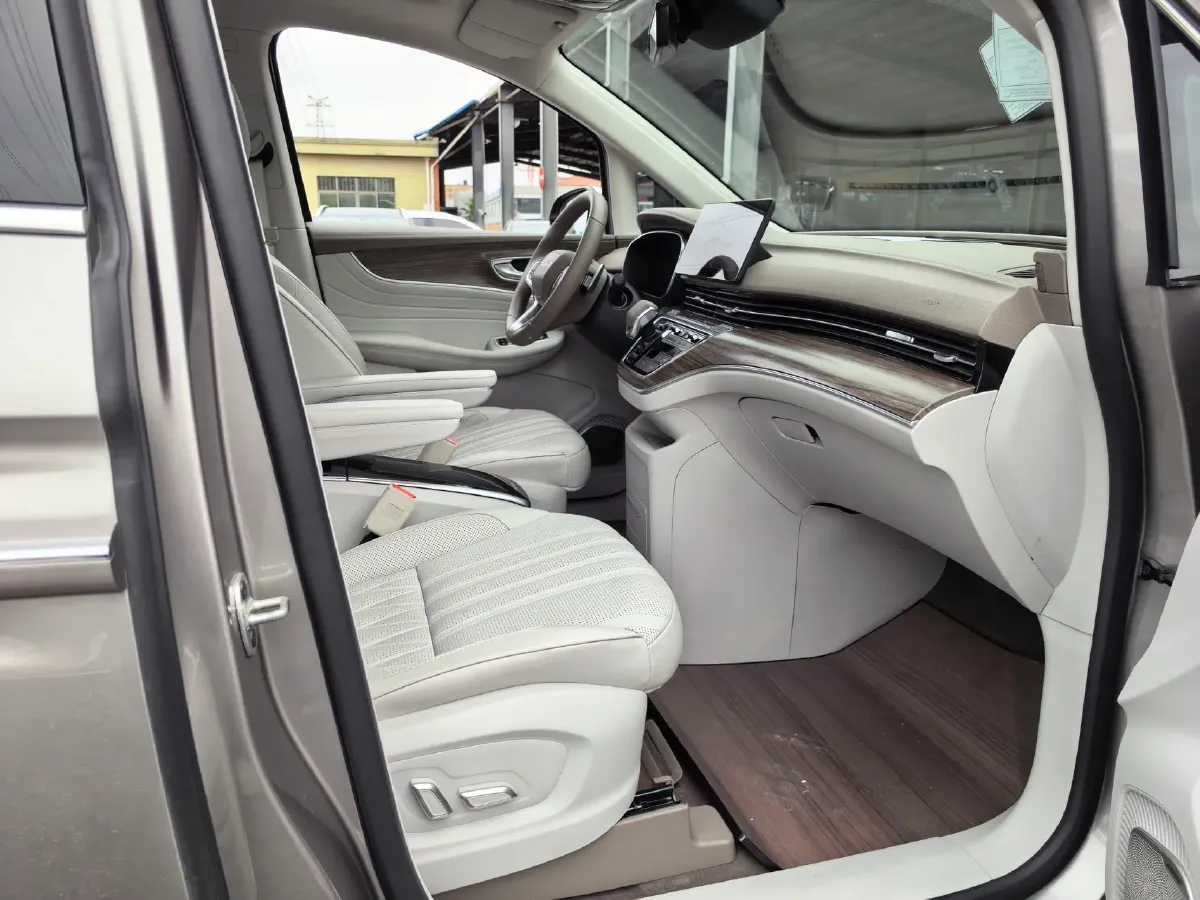 2023 Roewe iMAX8 2.0T 234HP L4 8AT,autocango,china used car exporter,china ev exporter,chinese used car exporter,chinese used ev exporter