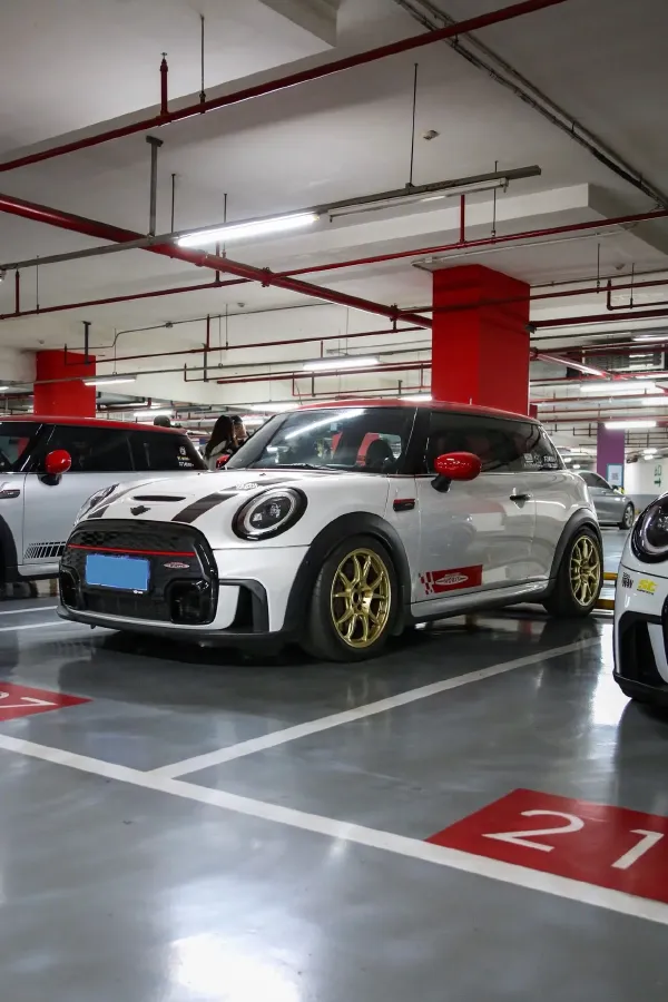 2022 MINI JCW 2.0T 231HP L4 8AT,autocango,china used car exporter,china ev exporter,chinese used car exporter,chinese used ev exporter